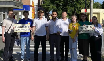 Надписи-напоминания нанесли госавтоинспекторы перед «зебрами» города