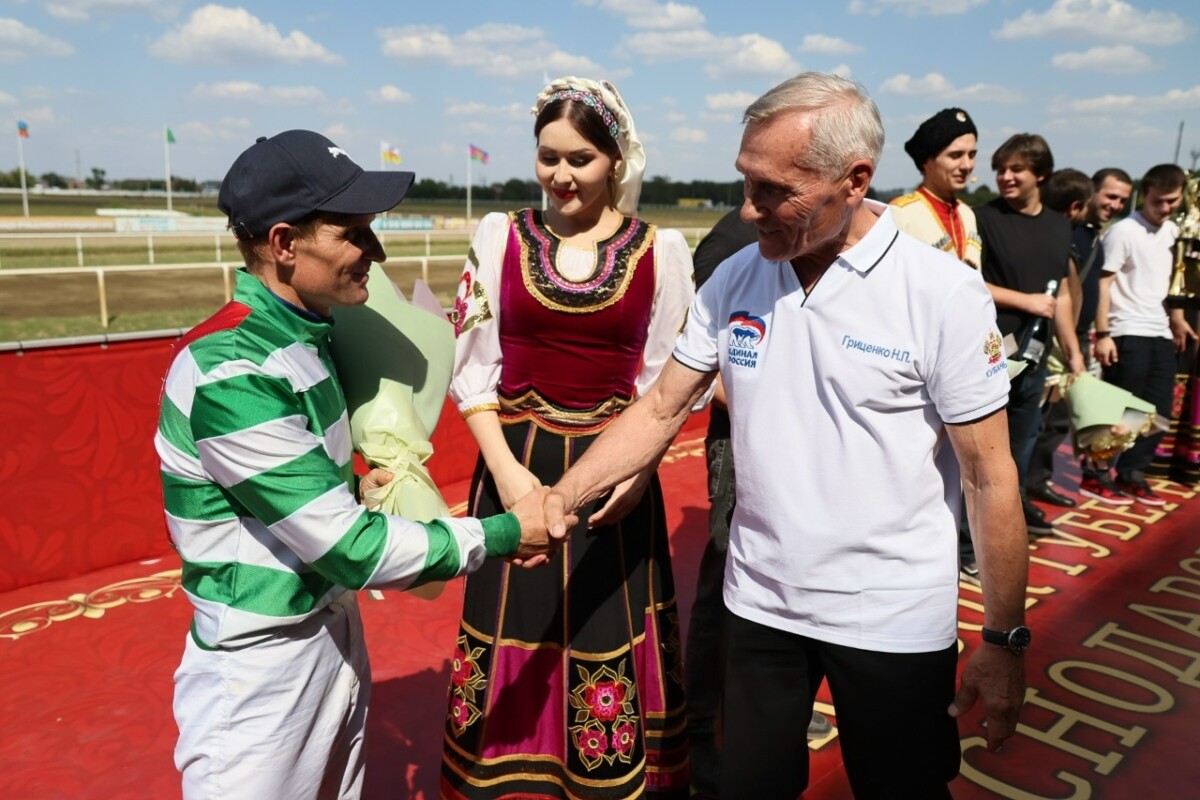 На Краснодарском ипподроме прошли скачки за Кубок Регионального отделения партии «Единая Россия»