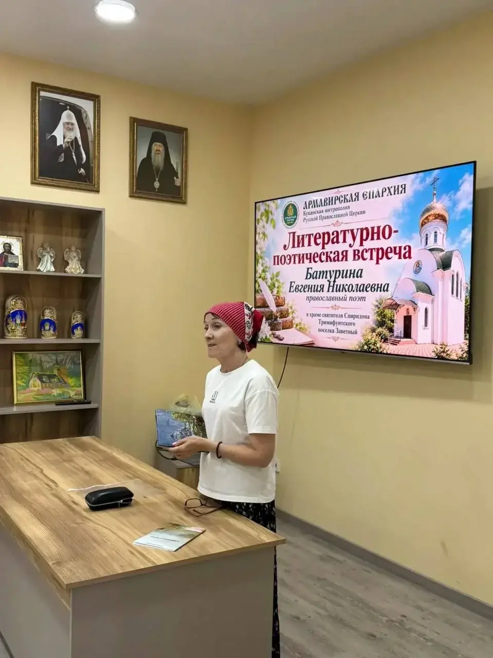 Поэтесса Евгения Батурина презентовала книгу в храме посёлка Заветного