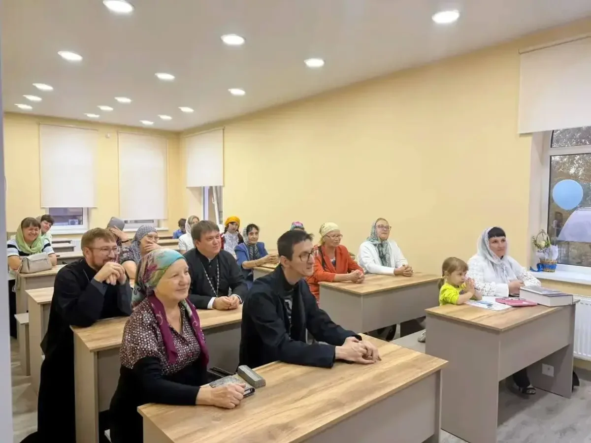 Поэтесса Евгения Батурина презентовала книгу в храме посёлка Заветного