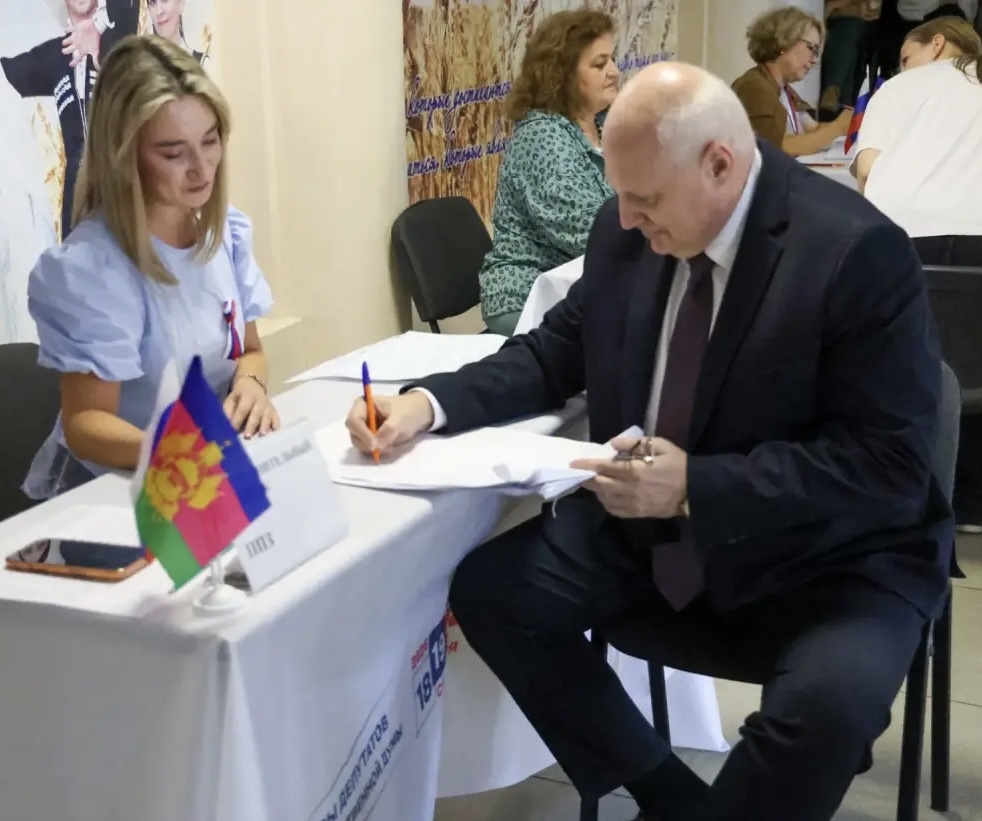 Андрей Харченко сегодня проголосовал на выборах депутатов Государственной Думы 