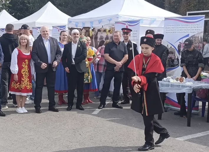 В парке «Сфинксы» в разгаре фестиваль «Русский мир в многонациональном Армавире»