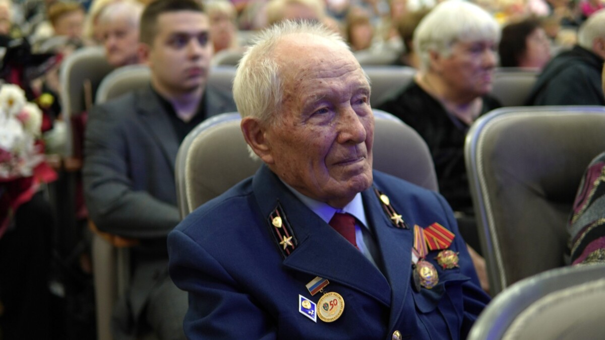 Около 125 армавирцев наградили ко Дню города