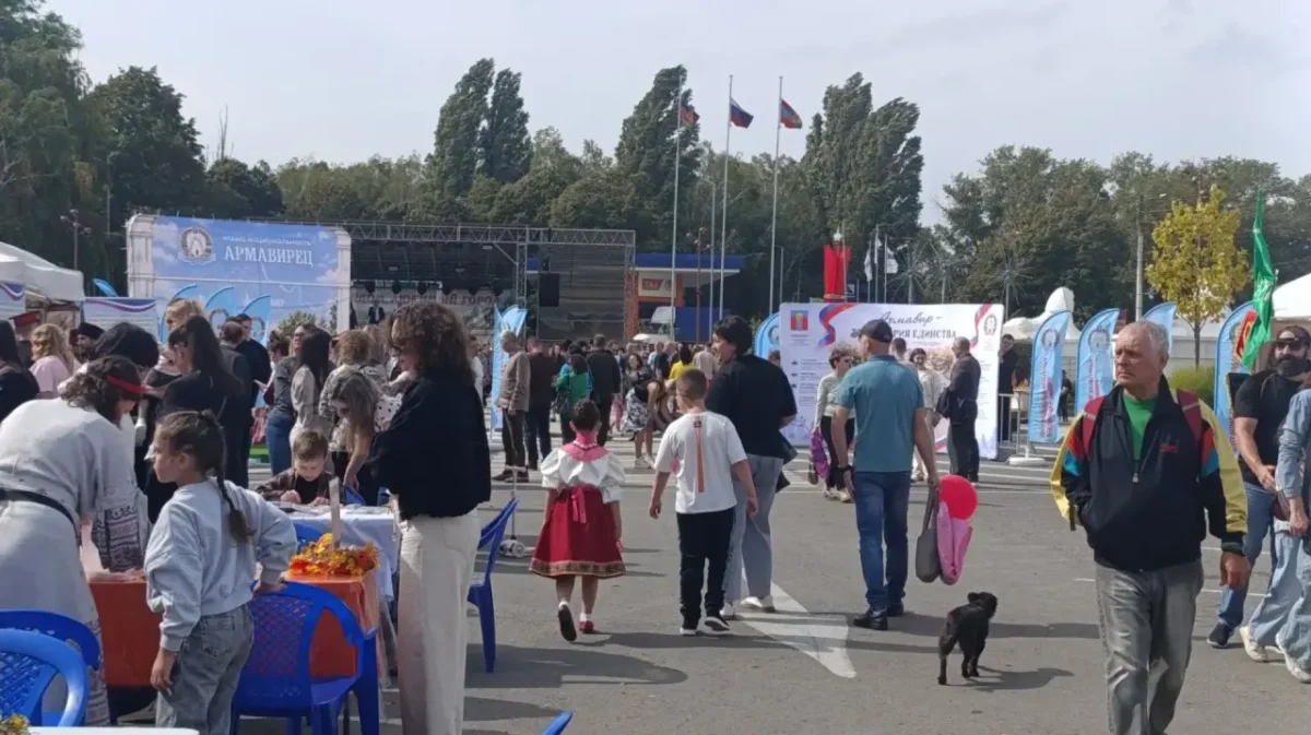 В парке «Сфинксы» в разгаре фестиваль «Русский мир в многонациональном Армавире»