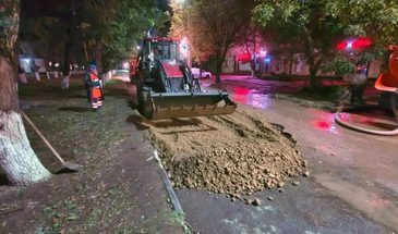 Порыв водопровода на улице Розы Люксембург устранили