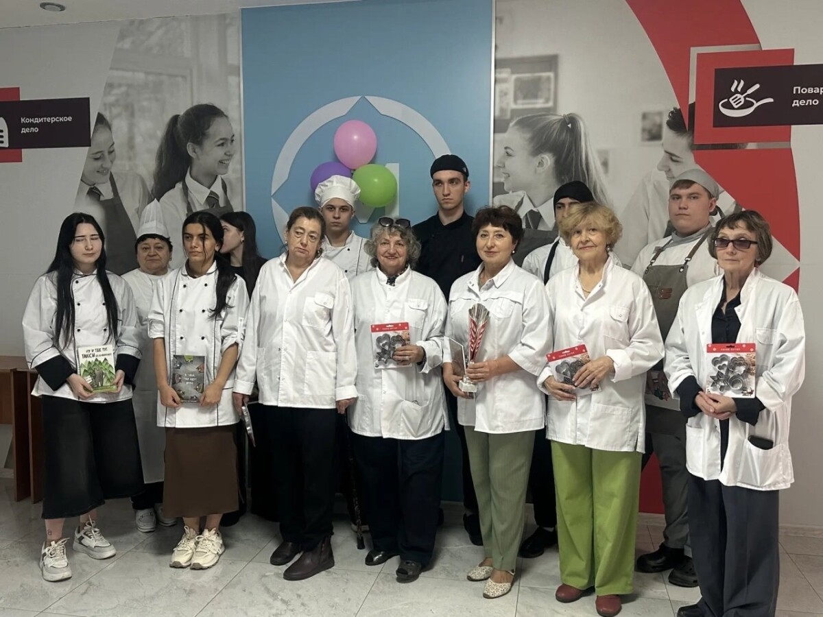Кулинарный поединок состоялся между опытными хозяйками и студентами АТТС