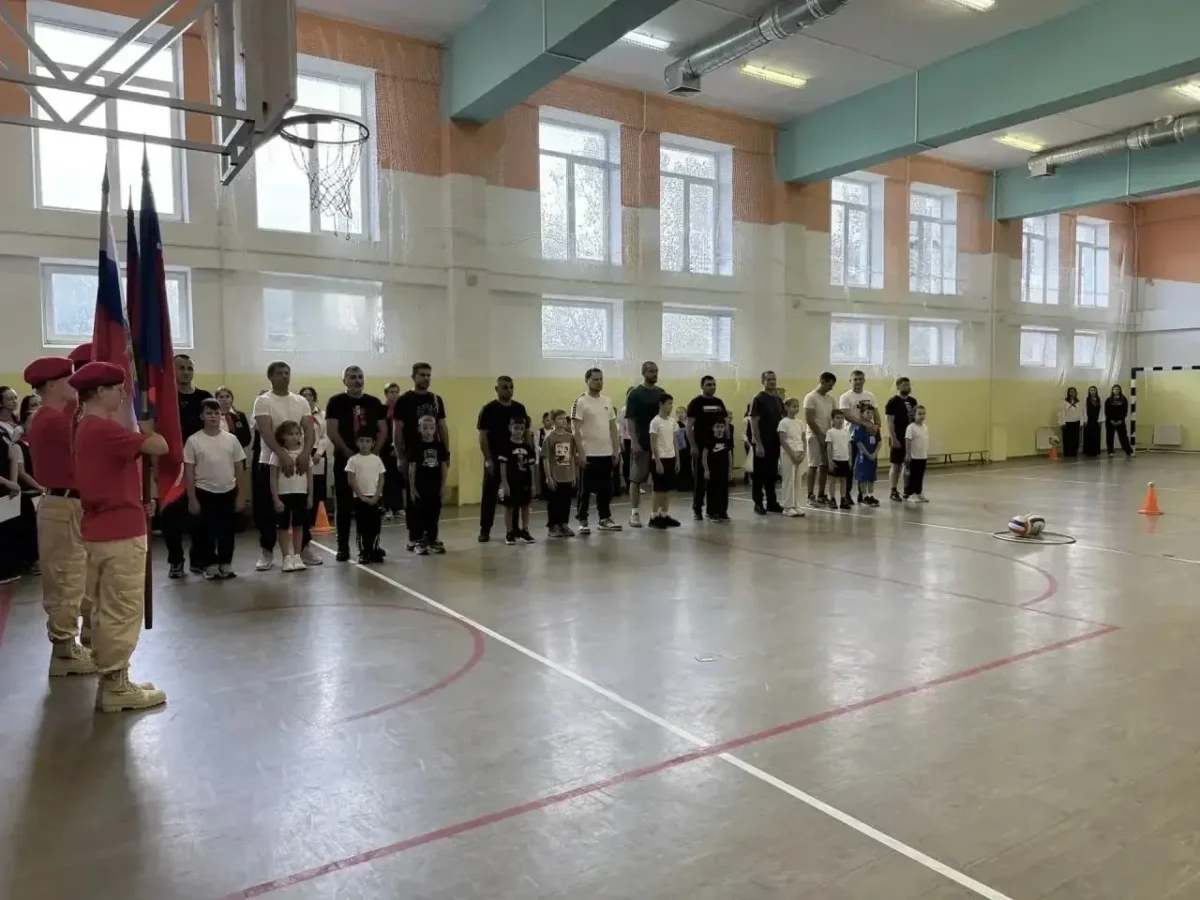 Вместе с папой. Соревнования ко Дню отца провели в школе № 25 в Старой Станице