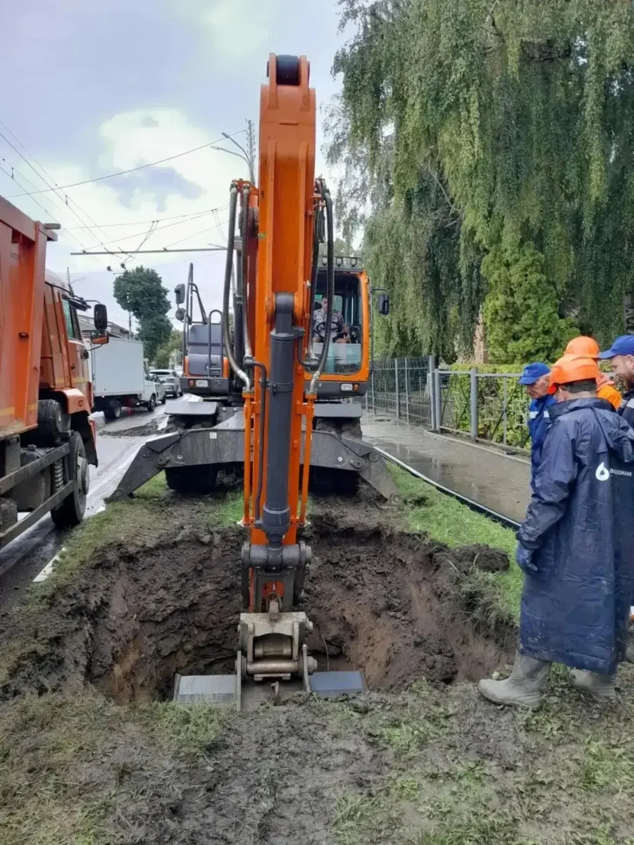Заменили четыре изношенных участка коллектора на Урицкого