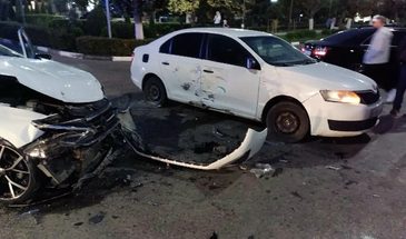 «Нива» перевернулась в центре города