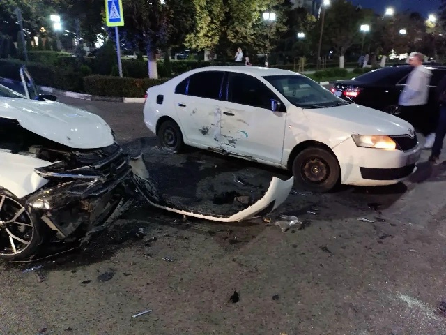«Нива» перевернулась в центре города