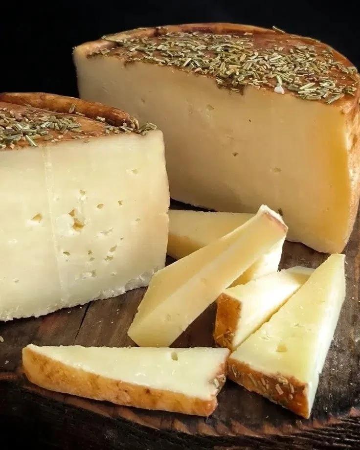 Осень — вкусное время года!Чтобы убедиться в этом лично, приходите с 21 по 27 октября к Никольскому собору, где будет проходить фестиваль и ярмарка.