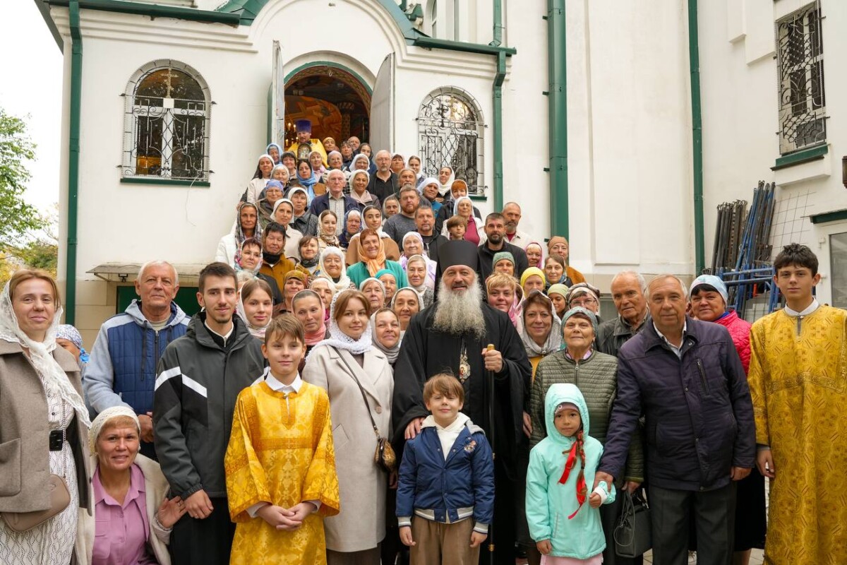 Сегодня владыка Савва совершил Божественную литургию в Свято‑Никольском соборе   