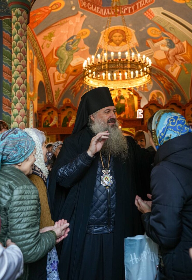Сегодня владыка Савва совершил Божественную литургию в Свято‑Никольском соборе   