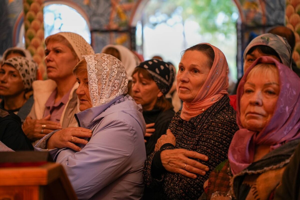 Сегодня владыка Савва совершил Божественную литургию в Свято‑Никольском соборе   